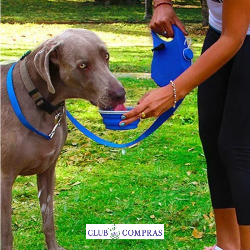 Correa AquaPet 5 en 1 integra botella de agua, vaso retráctil, dispensador de bolsas y gancho para colgarlas